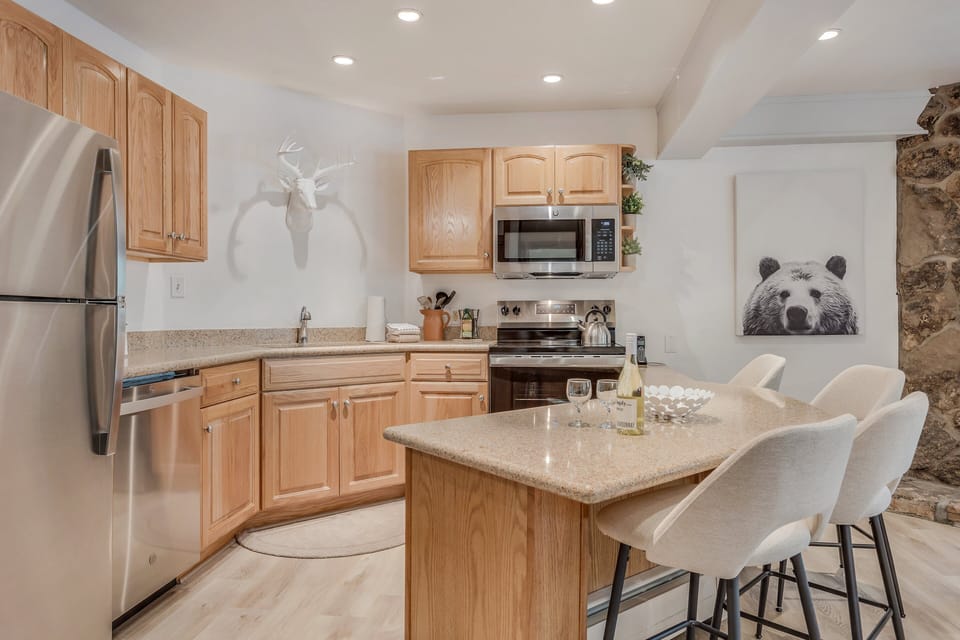 Full kitchen with counter seating