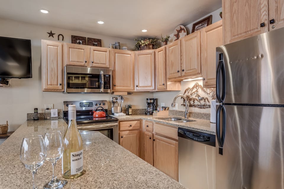 Full kitchen with bar seating