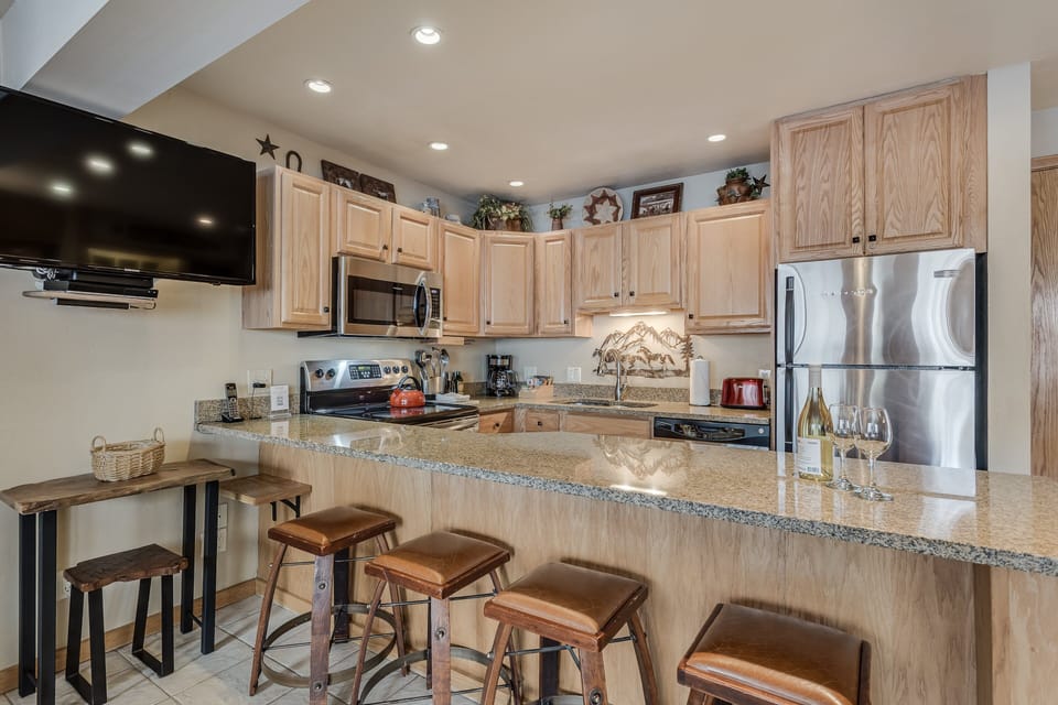Full kitchen with bar seating