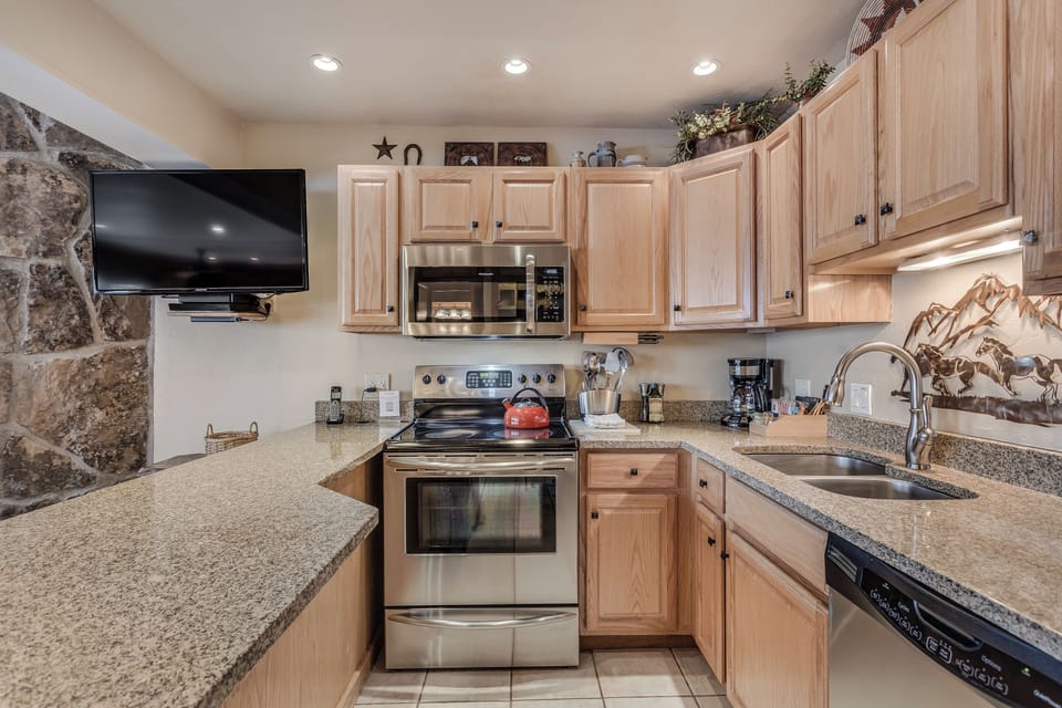 Full kitchen