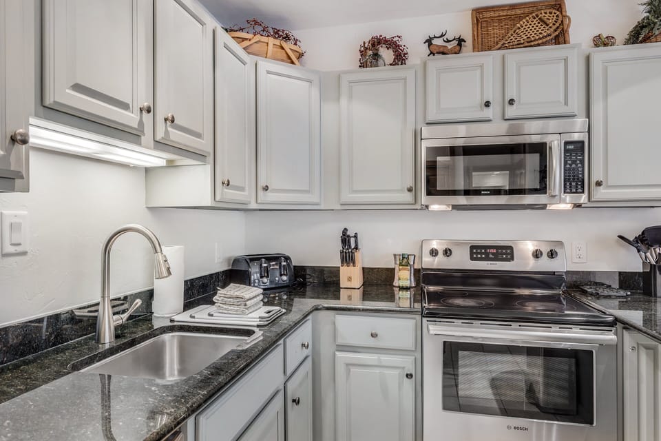 Full kitchen