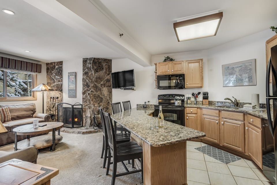 Full kitchen with counter seating