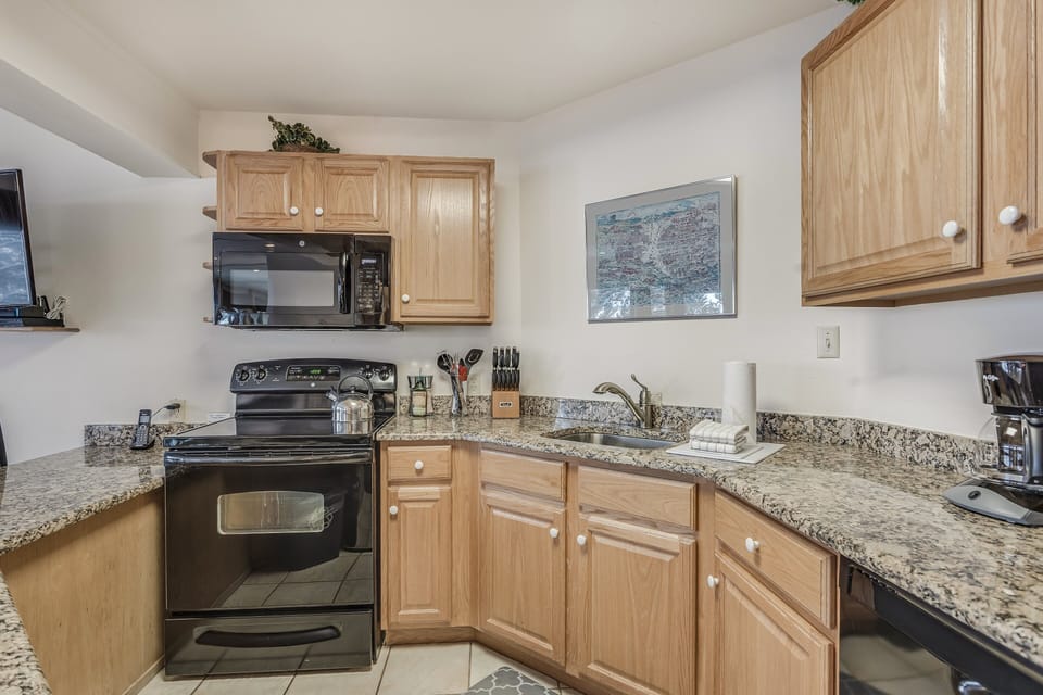 Full kitchen