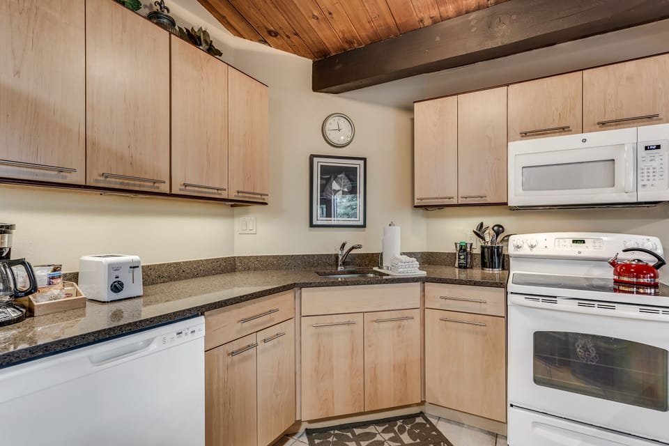 Full kitchen
