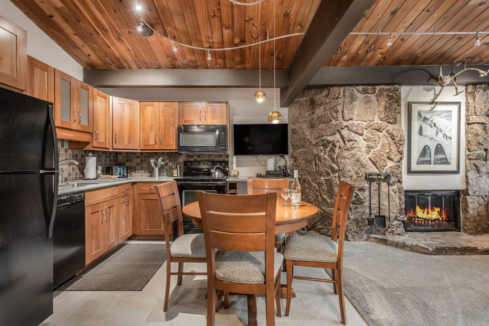 Full kitchen with dining table