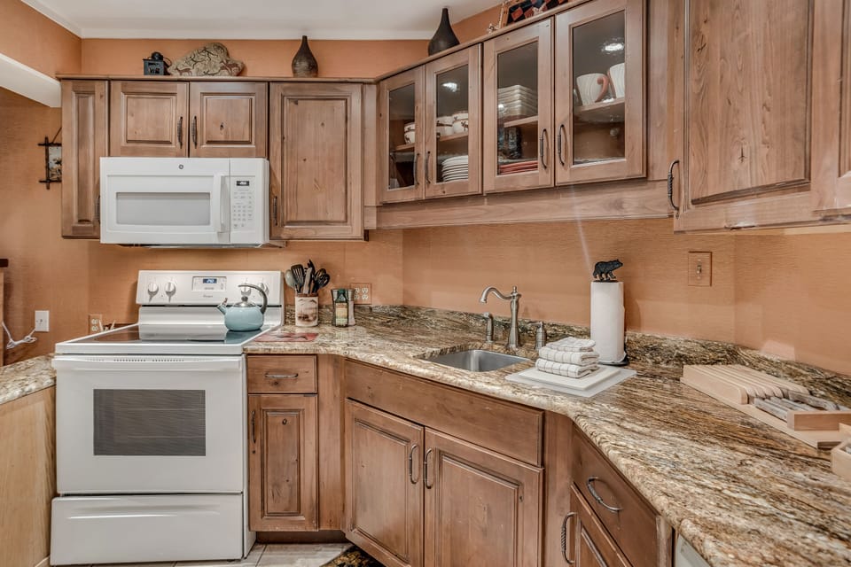 Full kitchen