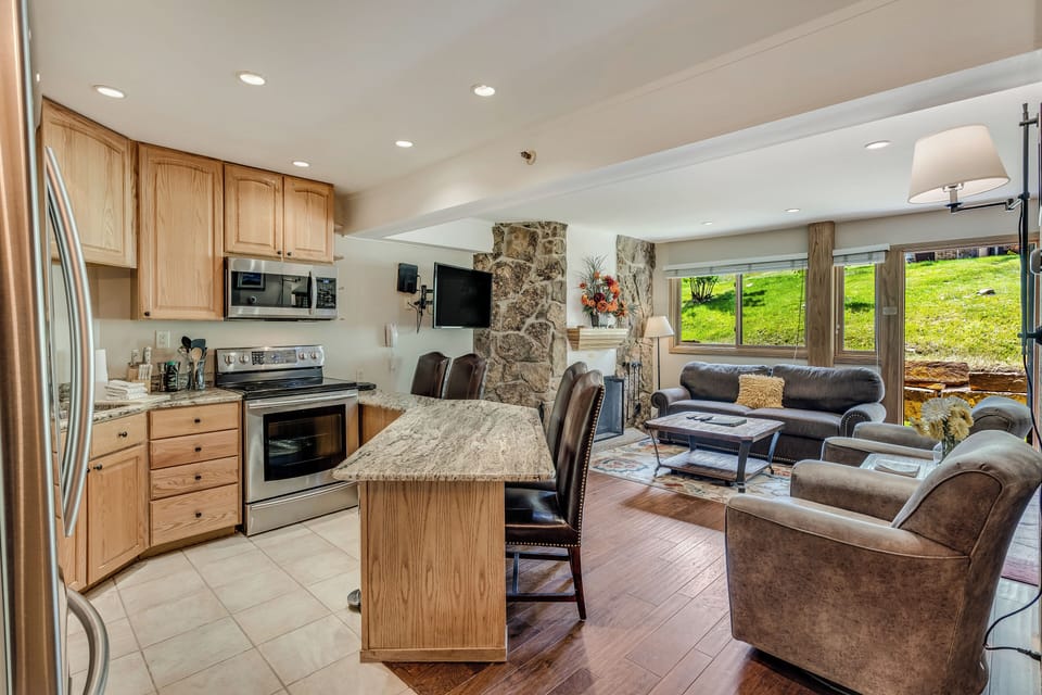 Full kitchen with counter seating