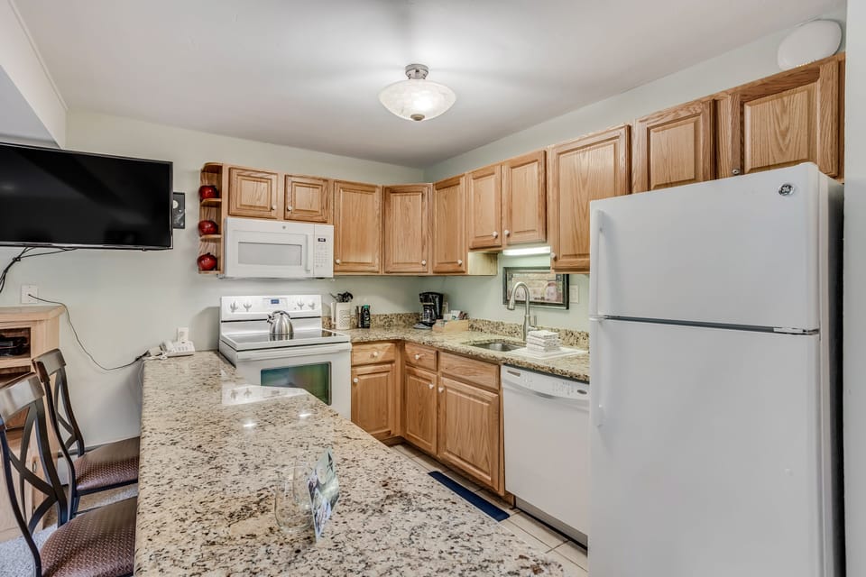 Full kitchen