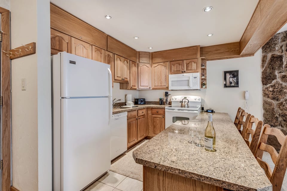 Full kitchen