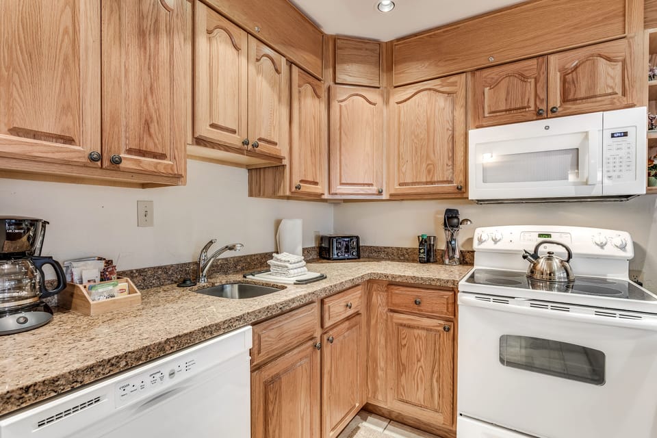 Full kitchen