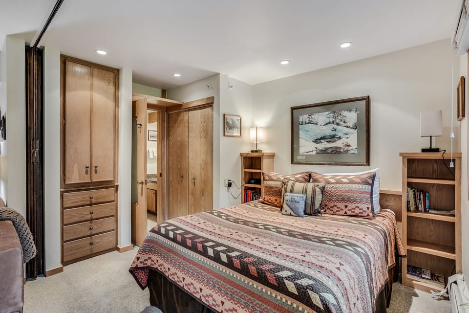 Queen bed with collapsible wall