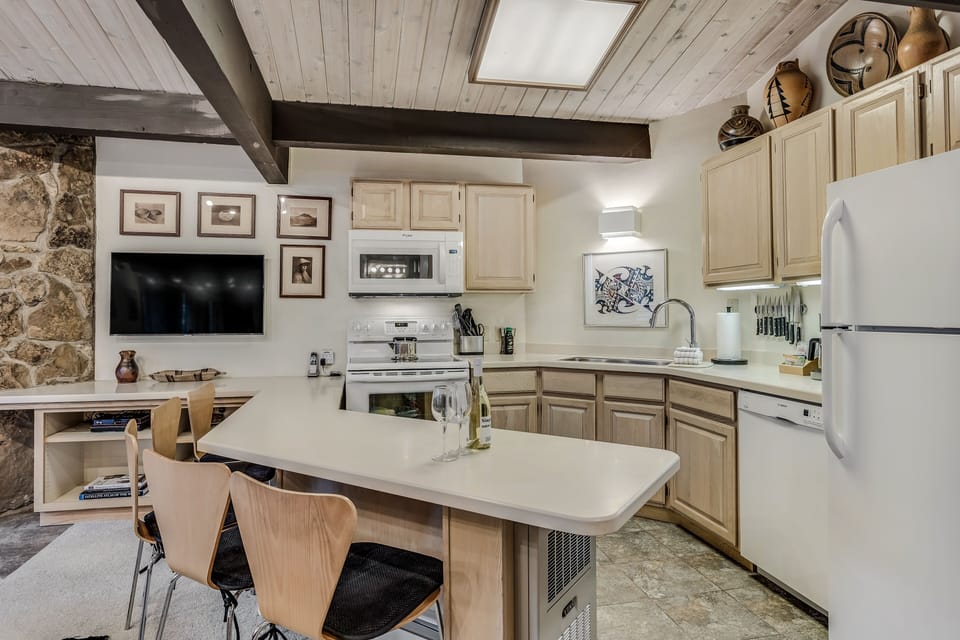 Full kitchen with bar seating