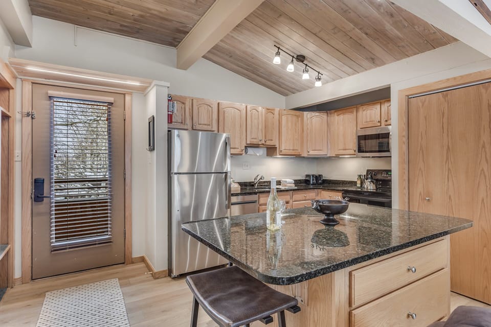 Full kitchen