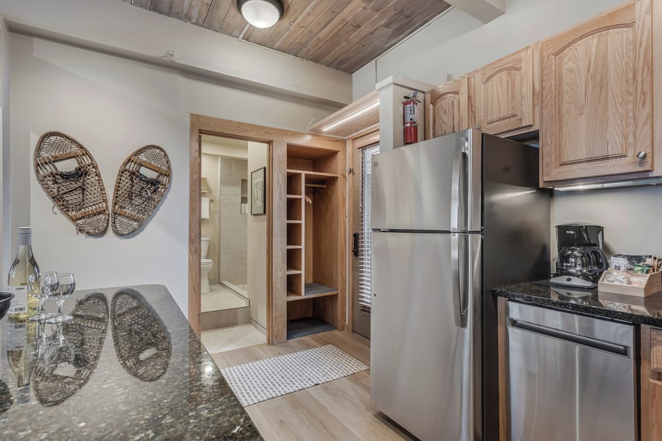 Full kitchen
