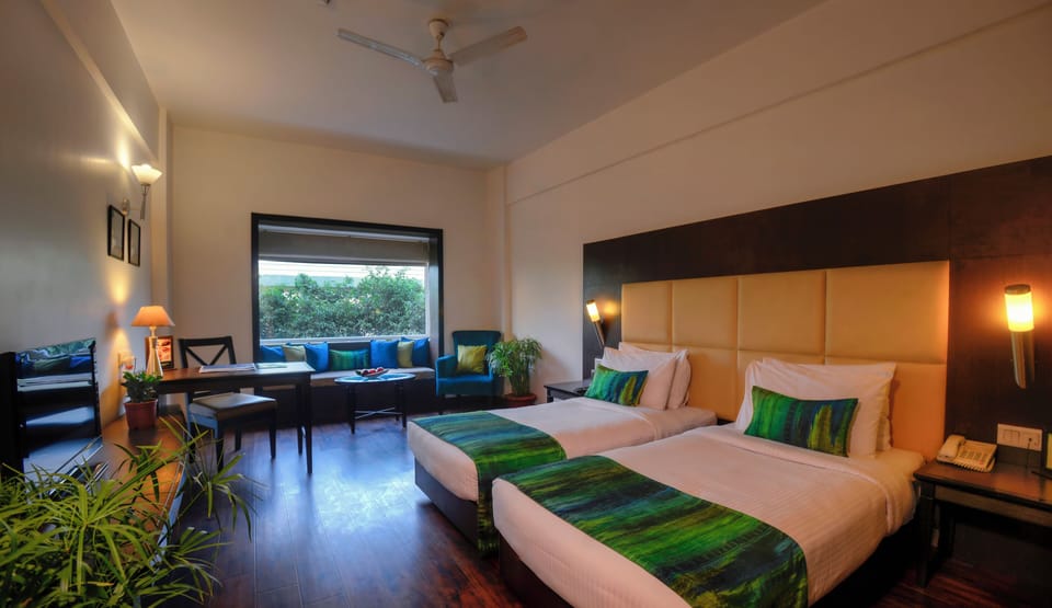 Deluxe Room | In-room safe, desk, iron/ironing board, rollaway beds