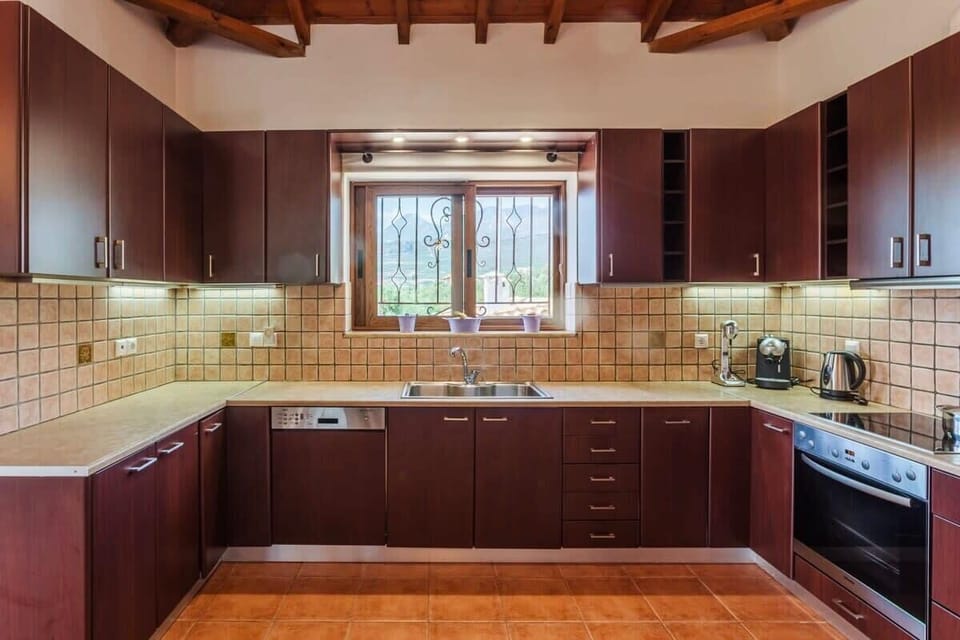 Fully equipped kitcen of the property