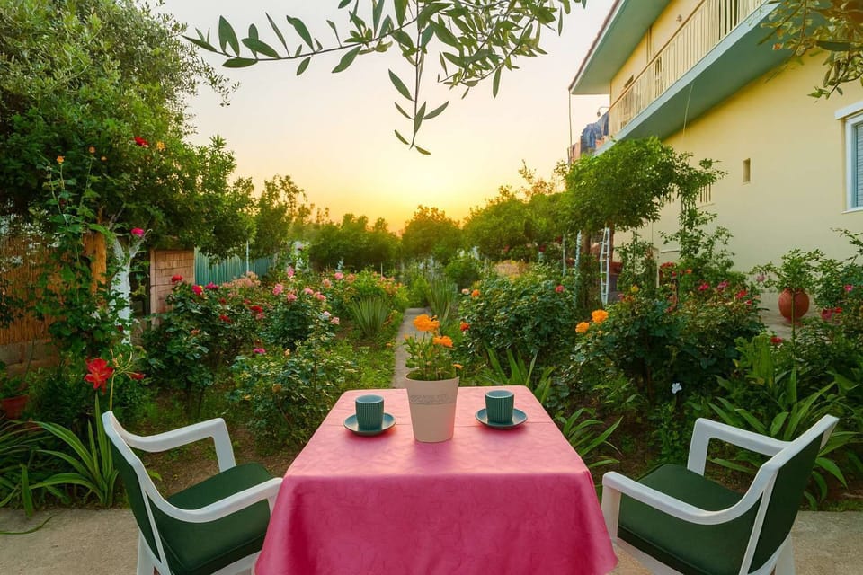 Charming Outdoor Sitting Area by the Entrance – Ideal for Coffee or Wine
A cozy corner to relax at any time of day, just outside your door, blending indoor comfort with outdoor charm.