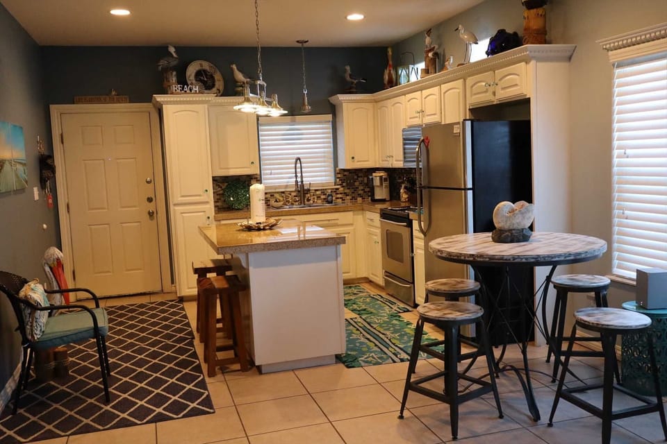 Condo, 2 Bedrooms | Private kitchen | Fridge, microwave, oven, coffee/tea maker