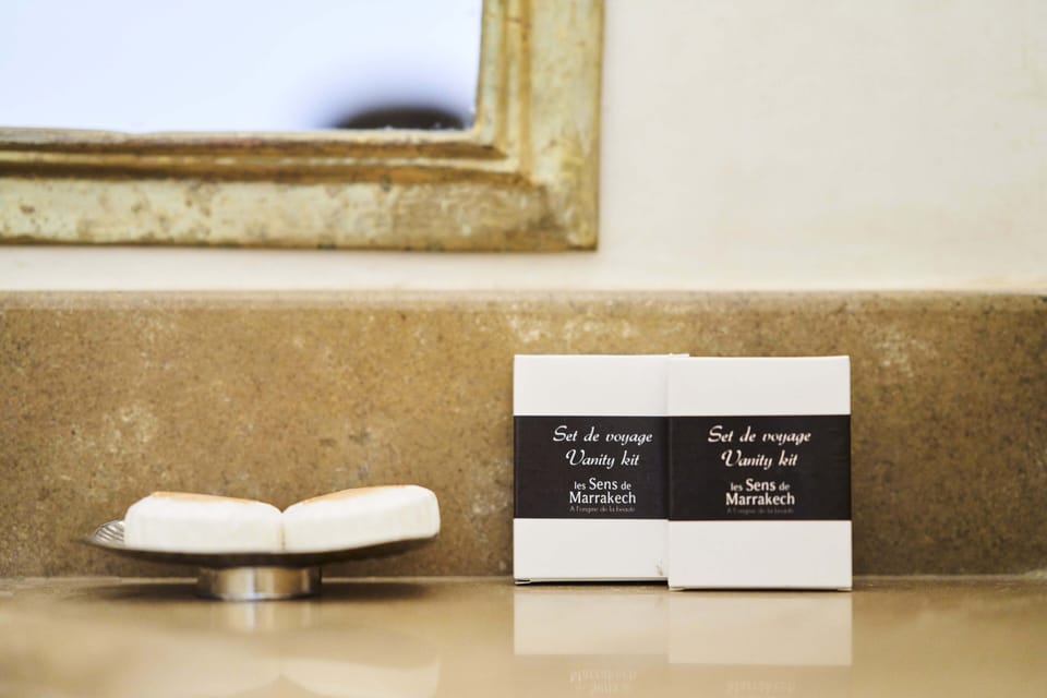 Deluxe Double or Twin Room | Bathroom | Free toiletries, hair dryer, bathrobes, towels