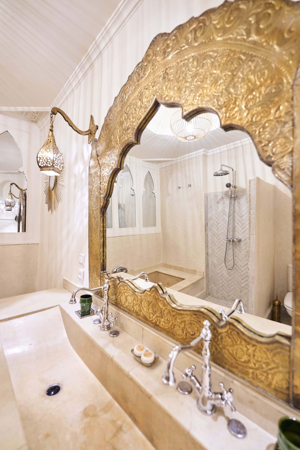 Executive Suite | Bathroom | Free toiletries, hair dryer, bathrobes, towels
