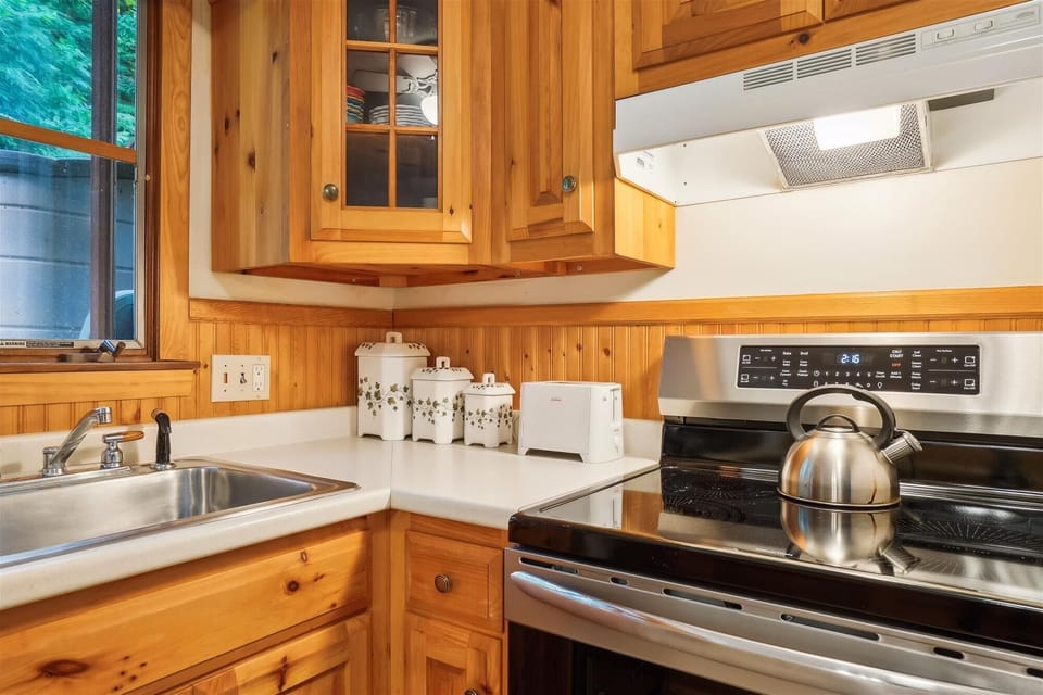 Prepare your meals in this equipped kitchen.