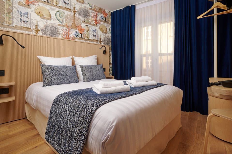 Deluxe Double Room | In-room safe, desk, soundproofing, iron/ironing board