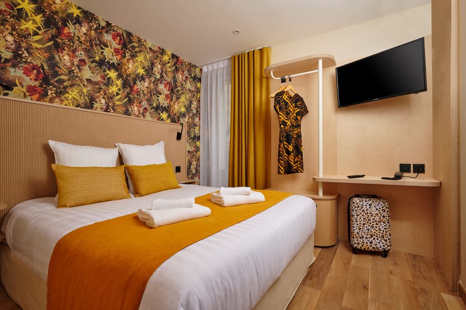 Superior Double Room | In-room safe, desk, soundproofing, iron/ironing board