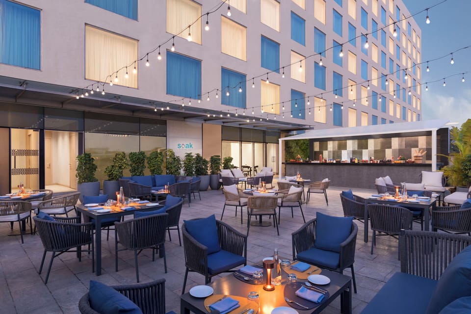 2 restaurants; breakfast, lunch, and dinner served