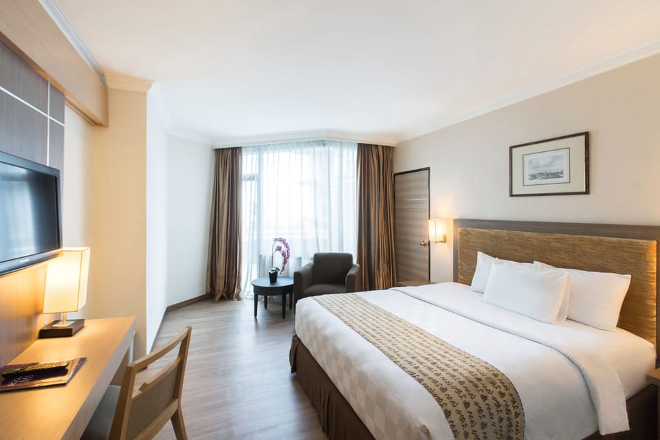 Premium bedding, minibar, in-room safe, desk