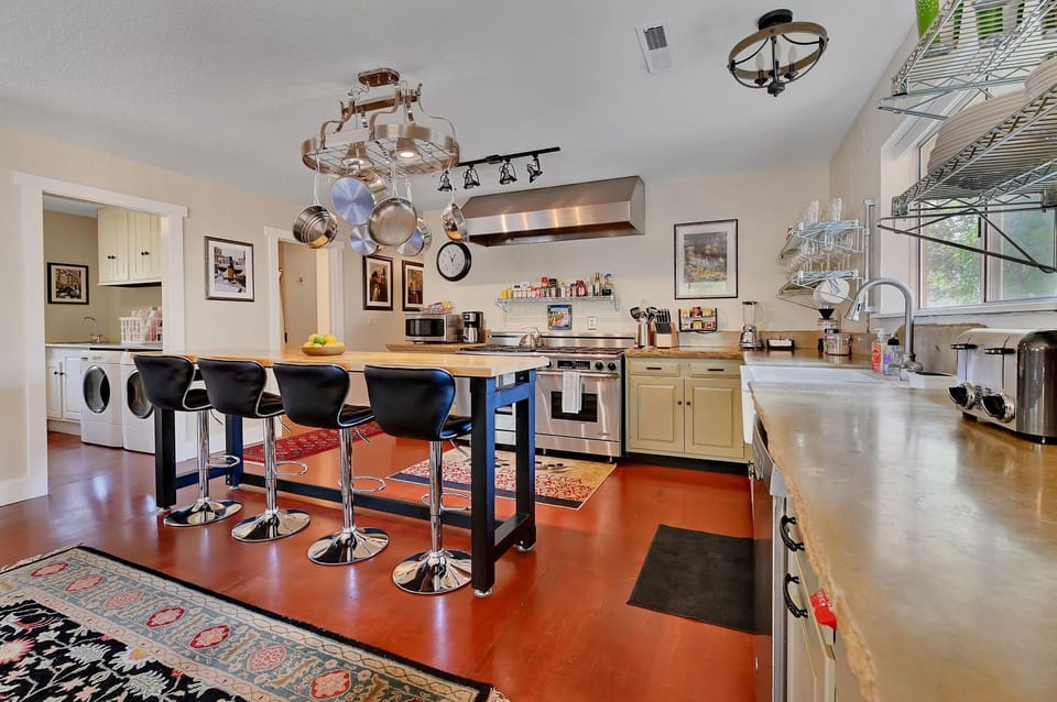 Gourmet kitchen