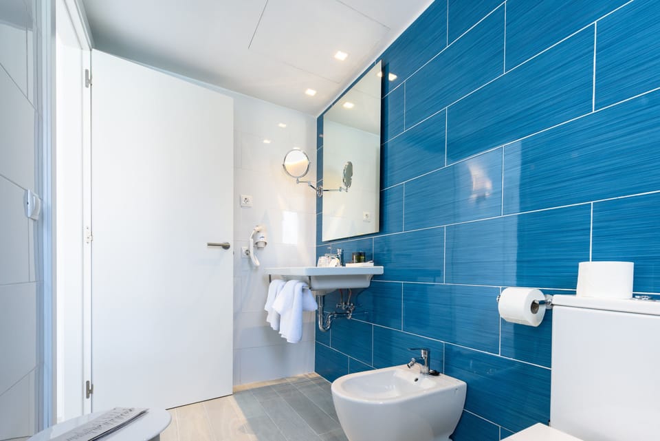 Deluxe Room, Terrace, Pool View | Bathroom | Shower, free toiletries, hair dryer, bathrobes