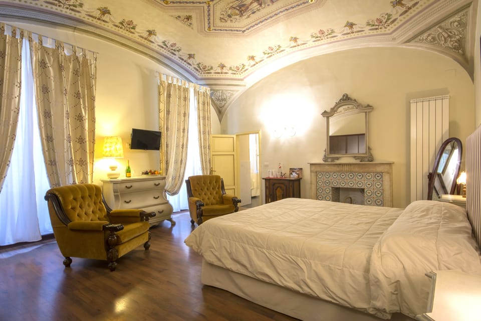 Deluxe Double Room, Ensuite | Cribs/infant beds, rollaway beds, free WiFi, bed sheets