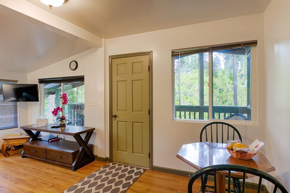 Standard Suite | In-room dining