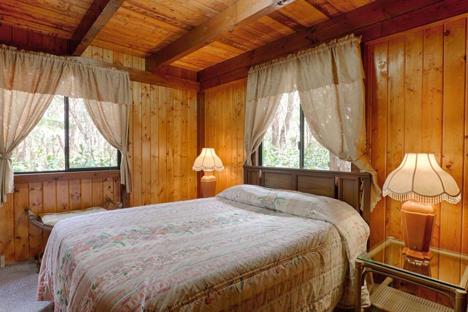 Individually decorated, individually furnished, free WiFi, bed sheets