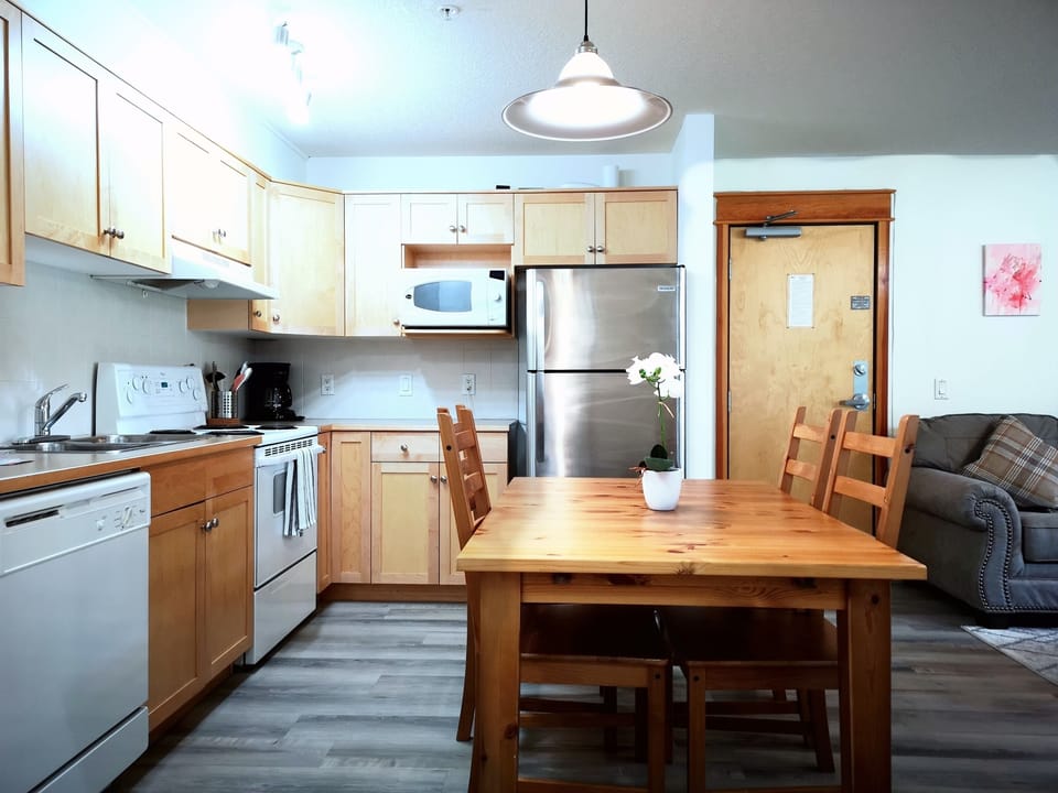 Full kitchen