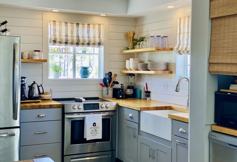 Programable coffee maker, electric tea kettle, microwave, blender, toaster, more