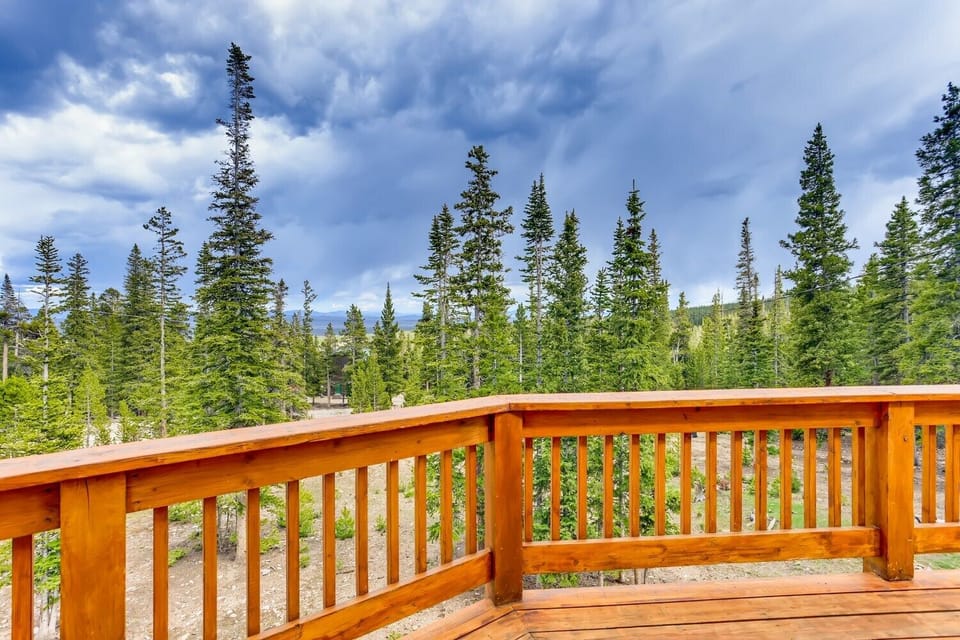 With views like this, you feel like you are up in the mountains while still being able to enjoy the views of distance mountains.