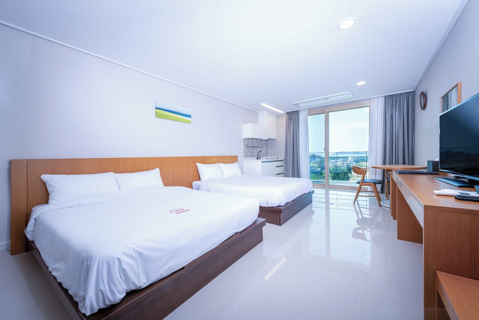 Deluxe Twin Room, Non Smoking | Blackout drapes, soundproofing, free WiFi