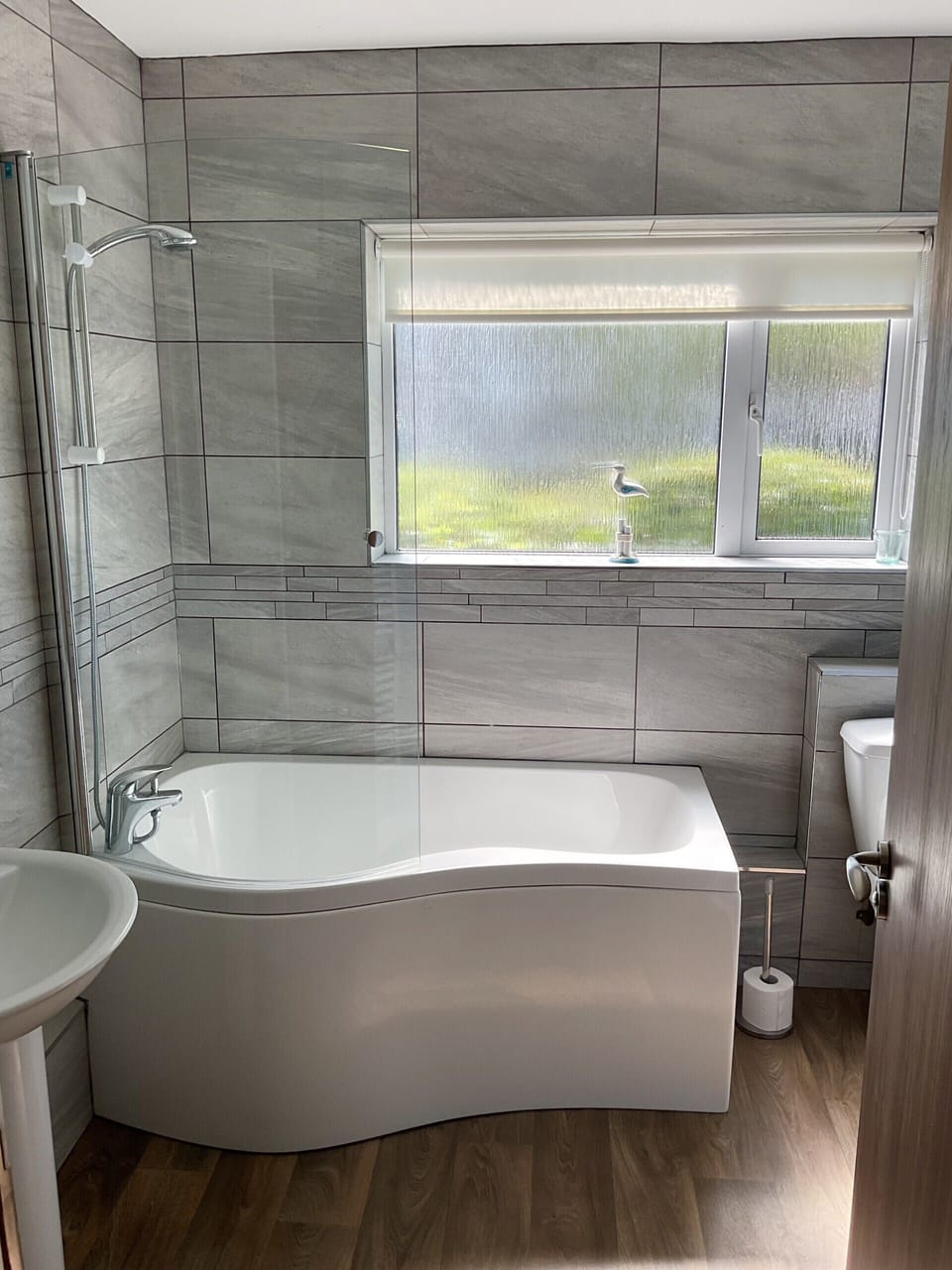 Main bathroom - ground floor