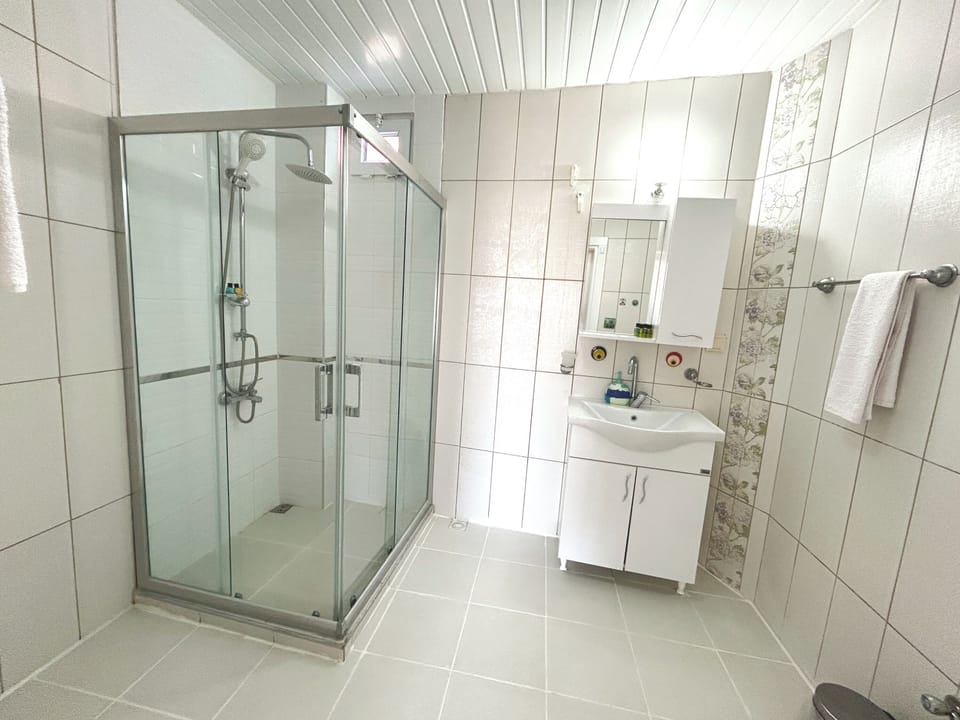 Comfort Room | Bathroom | Shower, hair dryer, towels, soap