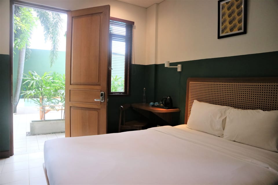 Standard Double Room | Laptop workspace, soundproofing, free WiFi, bed sheets