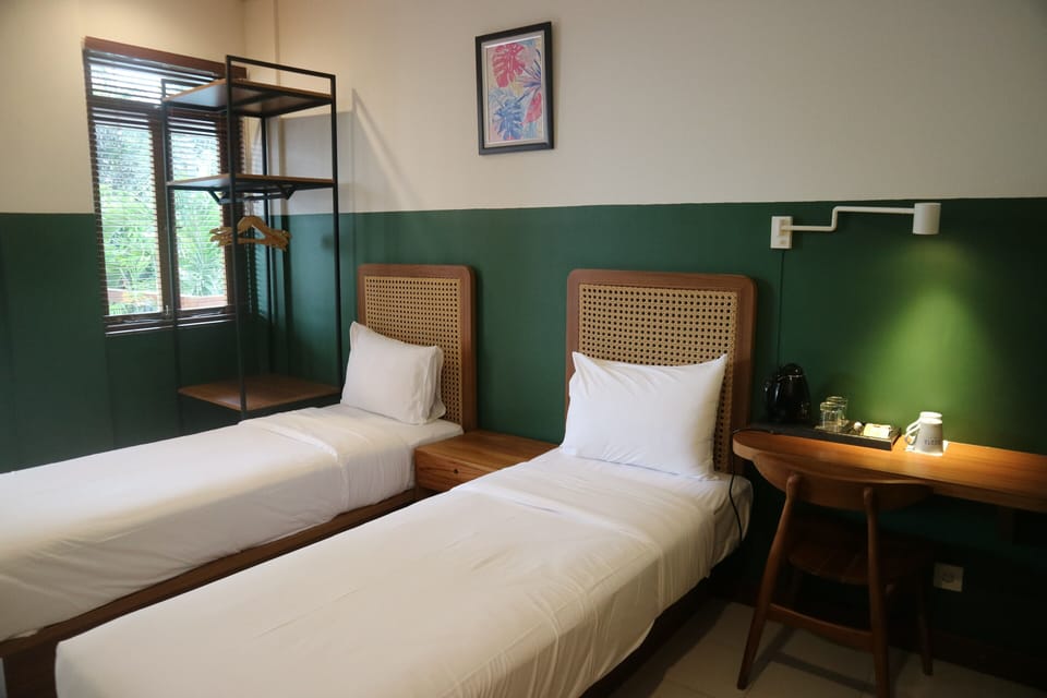 Standard Twin Room | Laptop workspace, soundproofing, free WiFi, bed sheets