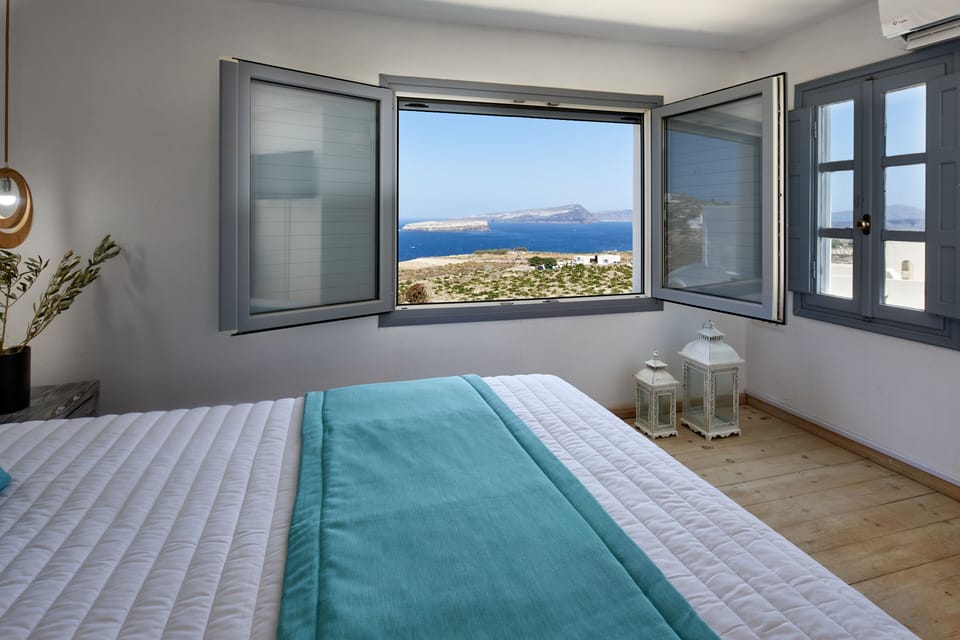 Standard Suite, 2 Bedrooms, Hot Tub, Sea View | Minibar, desk, soundproofing, WiFi (free)
