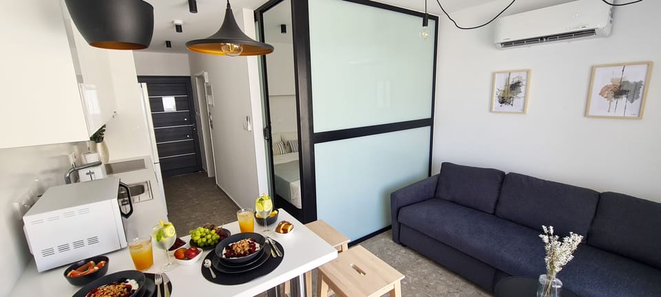 Luxury Studio | Living area | TV