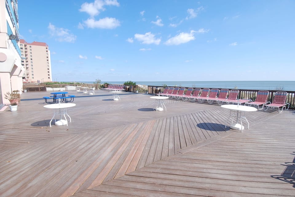 Amenity,Capri Sundeck,