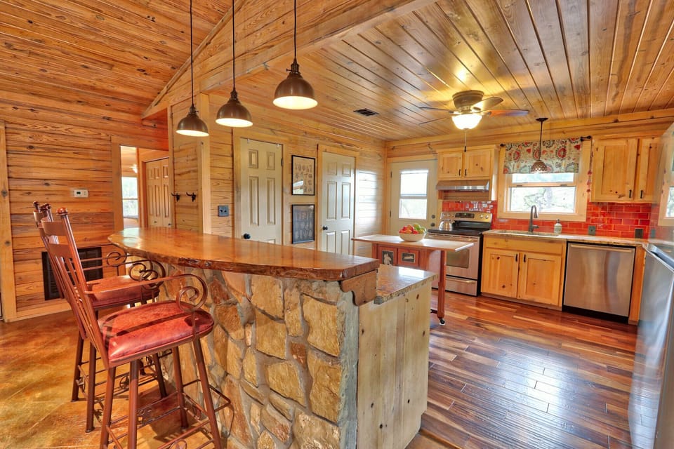 Full kitchen with bar seating