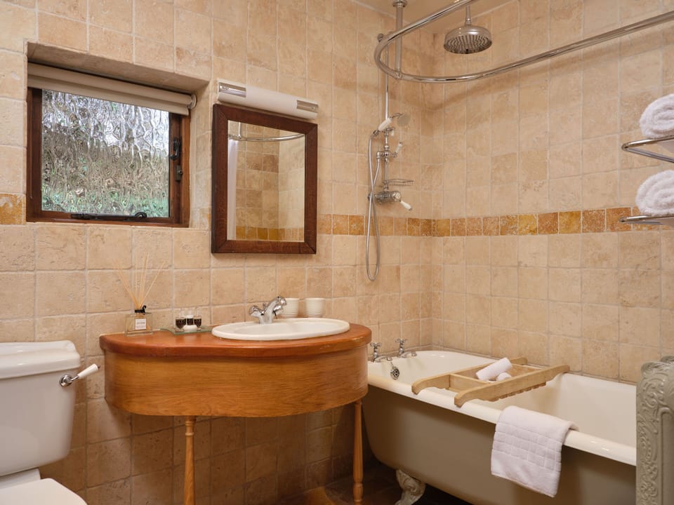 Standard Room | Bathroom | Free toiletries, hair dryer, bathrobes, slippers