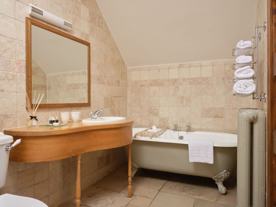 Standard Room | Bathroom | Free toiletries, hair dryer, bathrobes, slippers