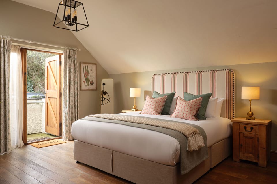 Premium bedding, individually decorated, individually furnished, desk
