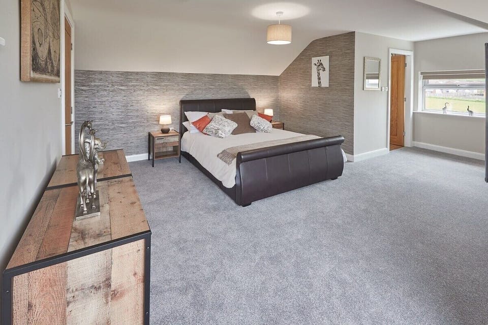 Badgers Cottage, Brotton - Host & Stay